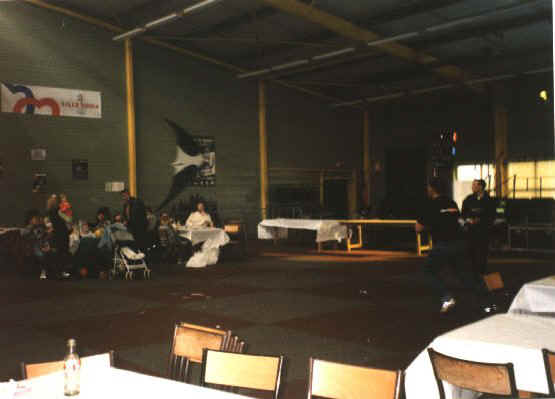 indoor1.jpg (31736 bytes)